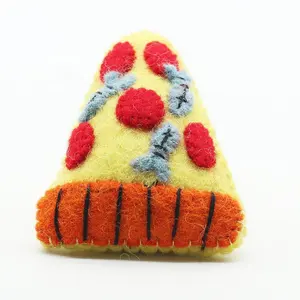 FCT-015, Merasa Pizza Slice, Mainan Kucing, Felted dengan Tenaga Yang Terampil dan Berbakat Wanita Pengrajin Nepal dari Ramah Lingkungan New Zealand Wool