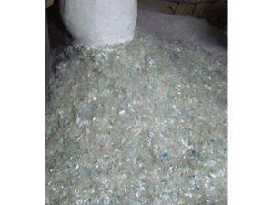 Débris de bouteilles en PET lavés à chaud/flocons en PET à bon prix. Bouteilles de déchets en plastique de haute qualité et flocons en PET disponibles - Product Image 5