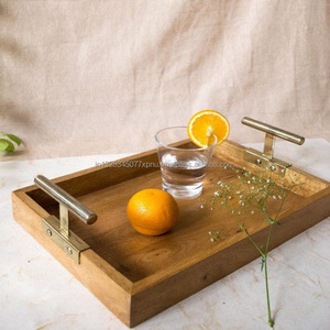 Plateau de service en bois de manguier avec accents métalliques Plateau de service en bois de manguier avec accents métalliques - Product Image 2