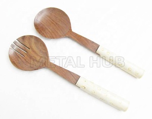 Juego de servidor de ensalada de madera clásico ecológico con mango de calcomanía sostenible para ocasiones, obsequios, diseño de cubiertos sostenibles - Product Image 1