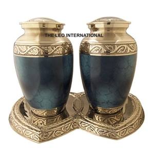 Urnes de crémation et ensemble de 2 souvenirs funéraires en métal en laiton pour les cendres humaines pour animaux de compagnie Pot 3x3x5 pouces - Product Image 1