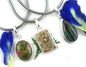 Colgante de Piedra Preciosa Lisa de Jaspe Oceánico Verde Unakita Natural de Forma Mixta Chapado en Oro de Plata de Ley 92.5, Regalo de Joyería DIY - Product Image 3