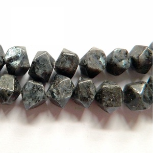 Pépite de larvikite de haute qualité pierre précieuse à facettes forée à facettes collier de guérison en cristal de pierre naturelle à brin complet grossiste - Product Image 6