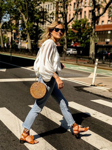 Sac à main de mode vintage avec design circulaire Matériau en rotin écologique et bon marché - Product Image 2