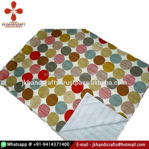 Edredón de lunares hecho a mano tamaño King - Product Image 1