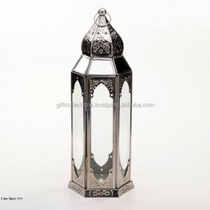 Lanterne de table intérieure-extérieure en métal au design classique Porte-bougie unique pour la décoration de la maison Éclairage de qualité exclusif - Product Image 1