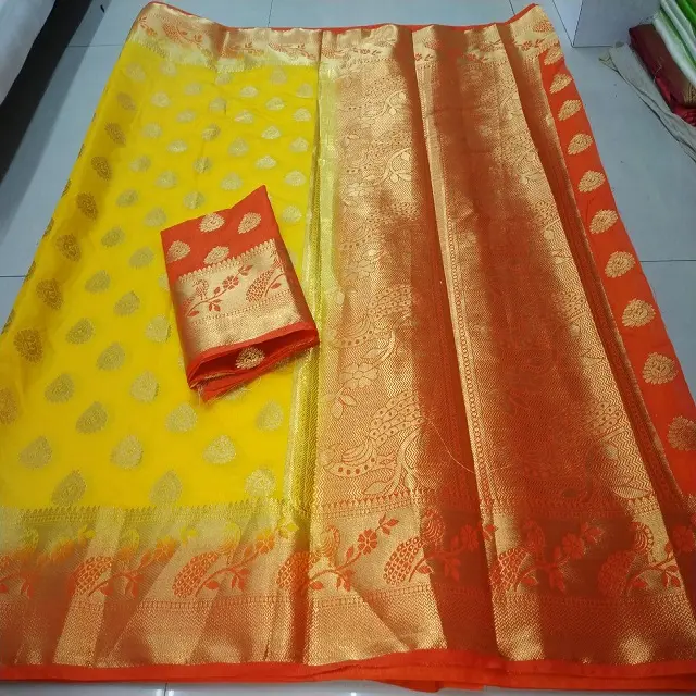 Geleneksel saree