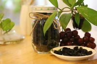 Boîte cadeau traditionnelle Raisins secs noirs du centre du Vietnam - Spécialités vietnamiennes