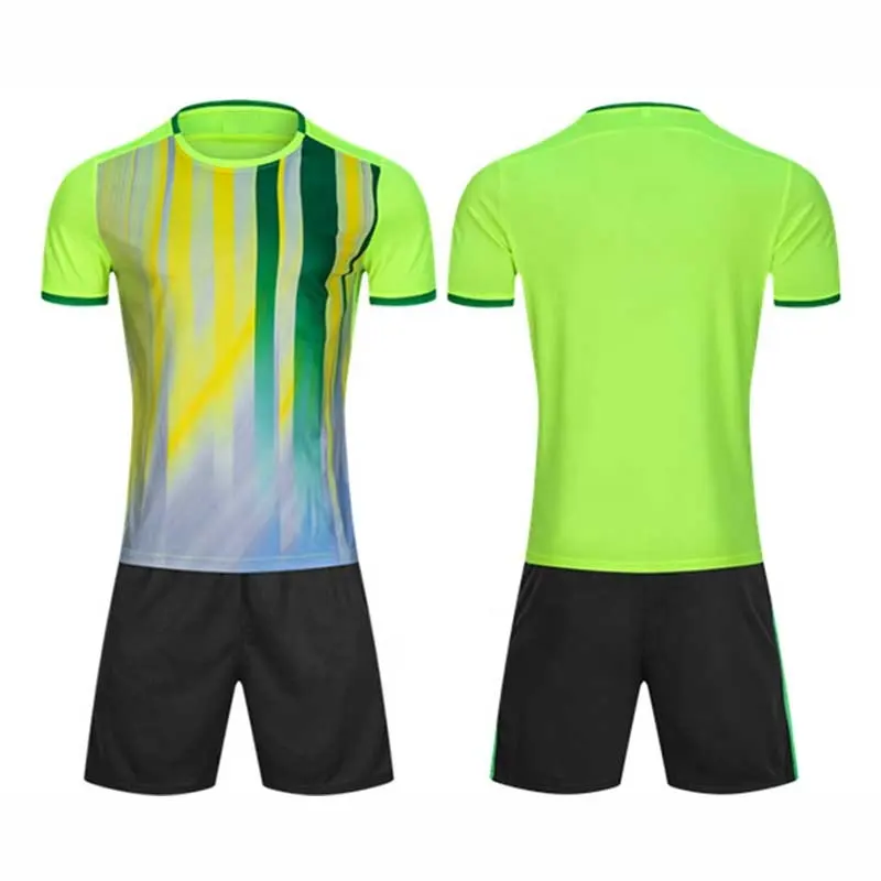 カスタマイズされたチームは、若者と大人のサイズの選手名と番号が付いたクラブチームのスポーツユニフォーム用のサッカージャージを着用します