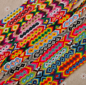 Laine Bracelet tissé À La Main Indien hippystyle Bracelets - Product Image 1