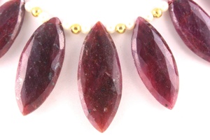 พลอยทับทิมธรรมชาติสีแดง1เส้น,ลูกปัด Briolette รูปทรงเม็ดมาร์คีชแบบเหลี่ยมเพชรพลอยปี1เส้น - Product Image 3