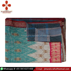 Cubrecama Reversible Kantha de Sari Vintage Decorativo para el Hogar de Estilo Étnico Indio - Product Image 1
