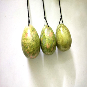 AGATE GURU Unakite Gemstone Yoni Juego de masajeador de huevos perforados para herramientas curativas - Product Image 1