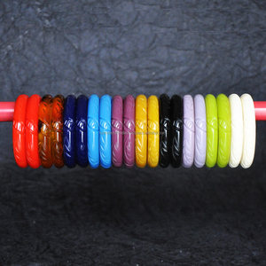 Bracelet en bakélite, motifs floraux, coloré, sculpté, vintage, bijoux, 1 pièce - Product Image 2