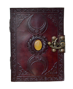 Diario de cuero genuino hecho a mano, cuaderno de notas, celta, Triple Luna, Plexo Solar, piedra amarilla, libro de notas en relieve, organizador, planificador diario - Product Image 1