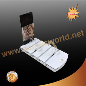 Exhibición de reloj de acrílico personalizada con anillo C y soportes de base especiales soporte de exhibición de reloj con anillos C - Product Image 1