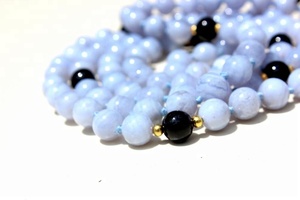 Collier Mala long en agate bleue de 8 mm à facettes, perles de qualité supérieure, avec tourmaline noire, fait à la main, bijoux en pierres précieuses unisexe pour le bouddhisme - Product Image 4