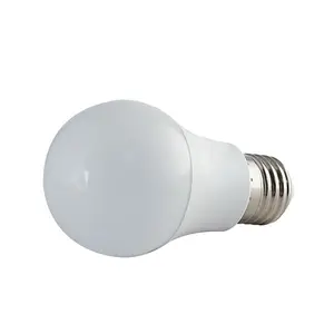مصباح LED على شكل حرف A بقدرة 7 وات مصدر ضوء أبيض بدرجة حرارة 6500 كيلو ومتوفر للاستخدام السكني حاصل على شهادة CE أنواع الأساس B22 E26 E27
