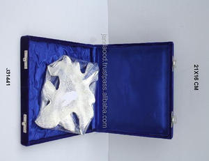 Cuenco de Latón chapado en plata de alta calidad en forma de hoja con relieve en una caja de terciopelo azul Cuenco de Latón chapado en plata Decoración del hogar - Product Image 3