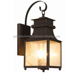 โคมไฟแก้วตั้งพื้นกลางแจ้งแบบคลาสสิกสำหรับงานสวนเชิงเทียนเครื่องประดับโคมไฟลมเหล็ก - Product Image 1