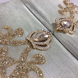 Broche de corona de lujo, tela de encaje embellecedora para invitaciones de boda en caja - Product Image 5