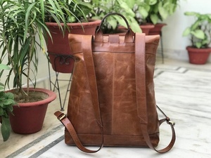 Mochila Enrollable de Cuero Genuino Color Bronceado, Bolsa de Viaje Unisex Hecha a Mano, Mochila de Cuero para Mujer Marrón ZKR-0054 - Product Image 3