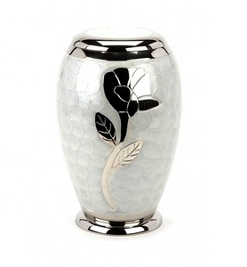 Urne funéraire métallique et souvenirs Rose fleur gravure émail blanc nacre crémation adulte urne à vendre - Product Image 1