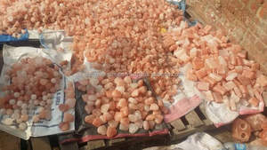 Lampe de table de bol de feu de fleur de style Feng Shui lumière de haute qualité avec boules de 5 pièces et décoration sculptée de roche de sel de l'Himalaya - Product Image 5