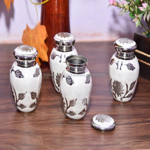 Mini urna de cremación de flores de Brassworld, suministros funerarios de la India - Product Image 1