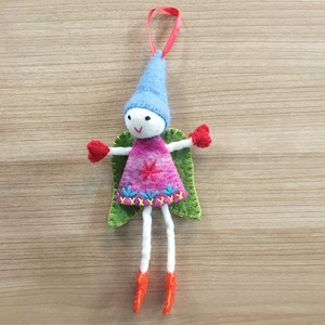 FCS-001, Ornements de Noël en feutre de laine suspendus, fabriqués au Népal par des femmes artisans qualifiées pour la décoration festive et de la maison - Product Image 3