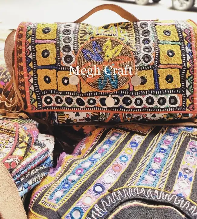 SriShopify Handicrafts Women's Hand purse Banjara Designer Clutch for  Girls, Cotton handmade ladies wallet (Medium, Original Mirrors Beads and  Thread Work), Designer Clutch