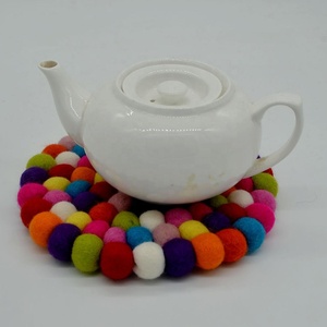 Dessous de plat FT2-006 en feutre de 2cm 200 grammes 100% laine néo-zélandaise écologique feutrée à la main par des femmes népalaises Artisans du Népal - Product Image 5