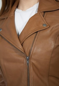 Chaqueta de cuero suave y moderna para mujer, ropa de abrigo ajustada ligera, moda urbana de primavera, estilo informal de tacto suave - Product Image 5