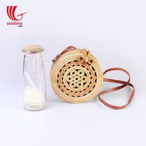 กระเป๋าถือฟางหวายธรรมชาติสไตล์วินเทจตกแต่งด้วยพู่มีสองมือจับ/สายรัด - Product Image 2