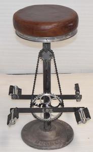 Taburete Alto de Estilo Industrial con Asiento de Cuero para Bicicleta, Ideal para Cafeterías, Restaurantes, Clubes, Pubs, Comedor, Hogar y Exteriores - Product Image 4