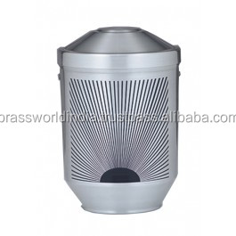 Suministros funerarios de la India, urna de cremación de latón dorado claro de Brassworld - Product Image 2