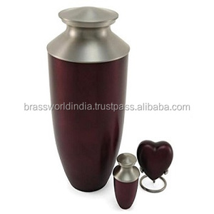 Juego de Tres Urnas Funerarias de Latón Estilo Monterey Americano de Brassworld India - Product Image 1