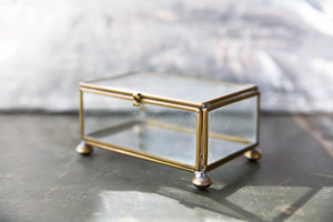 Petite boîte en laiton, boîte en verre avec cadre métallique - Product Image 2