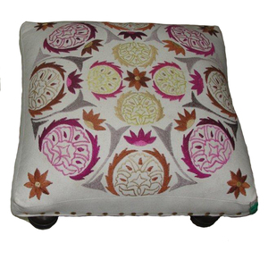 2023 diseñador pequeño cuadrado otomano de madera nueva colección de decoración del hogar de verano taburete tapizado bajo tradicional sala de estar - Product Image 1