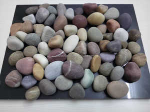 Fournisseur en vrac de pierre mélangée de rivière naturelle de style de conception industrielle de galets et de galets pour la pierre extérieure de jardin sur le marché d'exportation - Product Image 3