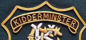 Parche Bordado Personalizado de Primera Calidad con Hilo Dorado Kidderminster, Insignia Táctica Magnética o Cosida para Blazer, Hecho para Durar - Product Image 3