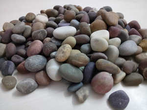 Sac de 10 kg de galets ronds multicolores en pierre naturelle polie Design moderne pour application paysagère - Product Image 4