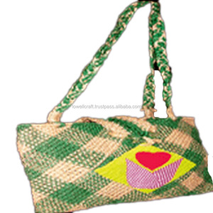 <b>Straw</b> Woven Shoulder <b>Bag</b> Diamond Lattice Pattern Applique Heart Design Bohemian Style Single Handle Open Top 7 Inch Shopping <b>Bag</b> - Product Image 2