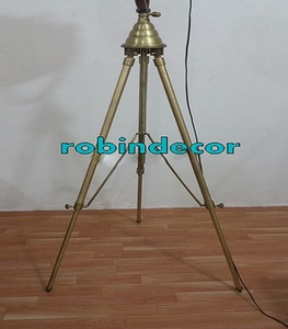 Đèn Sàn Giá Ba Chân Cổ Điển Với Đồng Thau Cổ Kết Thúc Ánh Sáng Điểm - Product Image 4