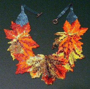   Collar de hojas de otoño hecho a mano - Product Image 1