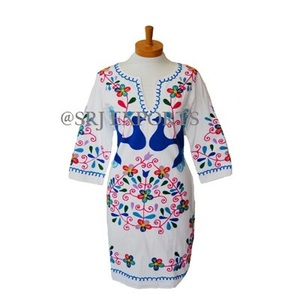 Vestido de verano Túnica de algodón con bordado de Suzani Aari, 100% algodón - Product Image 1