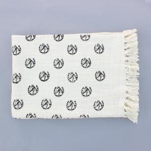 Manta de algodón de lujo con estampado de bloques de base blanca para decoración del hogar, venta al por mayor, para decoración de sala de estar - Product Image 1