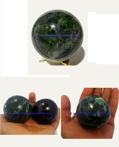 หยกหยกสีเขียวทรงกลมคริสตัลหยกธรรมชาติขัดเงา - Product Image 1