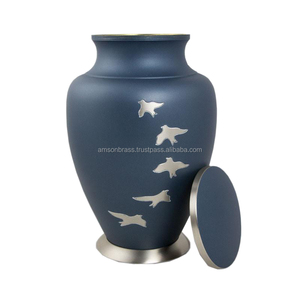 Metal Latón Hermosos acabados Cenizas humanas Urna de cremación funeraria Diseño de lujo Grabado Urnas de cremación Decorativas para el hogar - Product Image 2