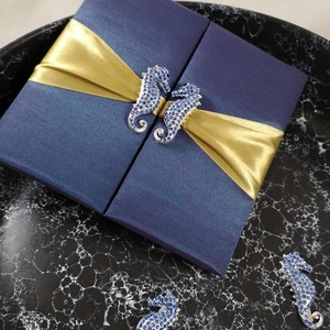 Broche en cristal hippocampe de luxe, invitation en soie à trois volets pour les fêtes sur la plage et sous l'eau - Product Image 1